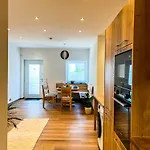 Апартаменты Deluxe-wohnung In Bahnhof - 94m2 - Smart Tv - Terrasse - Neu *