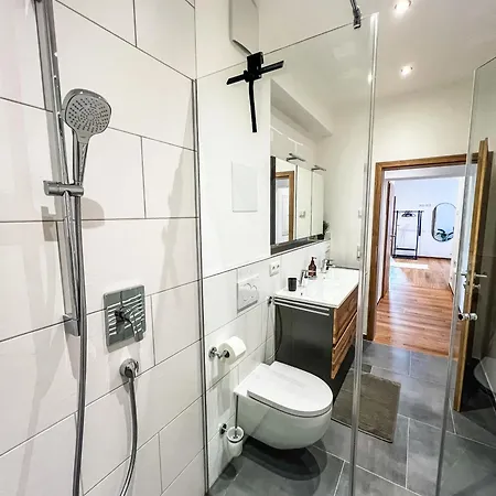 Deluxe-wohnung In Bahnhof - 94m2 - Smart Tv - Terrasse - Neu